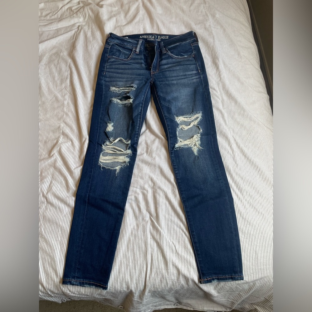 American Eagle Outfitters Dark Wash Ripped Skinny Jeans Size 6 SHORT